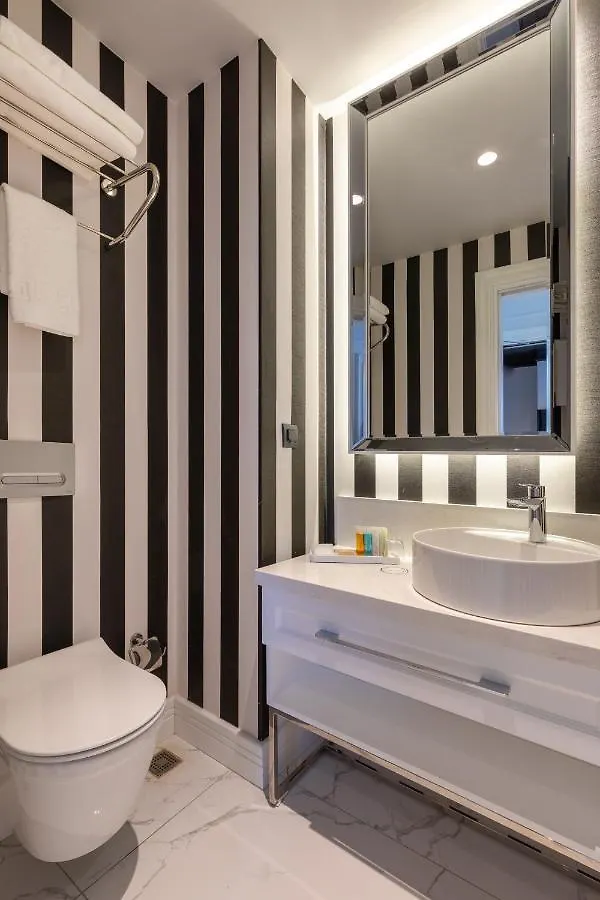 Motif Hotel Кешме