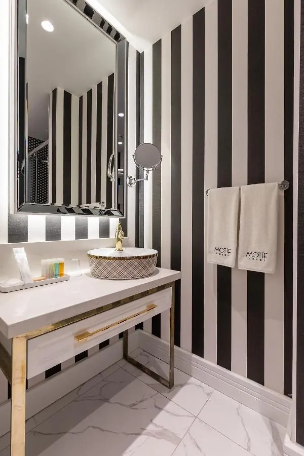 Motif Hotel Кешме