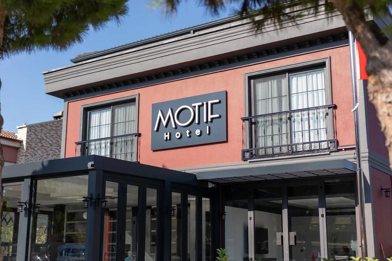 Motif Hotel Кешме