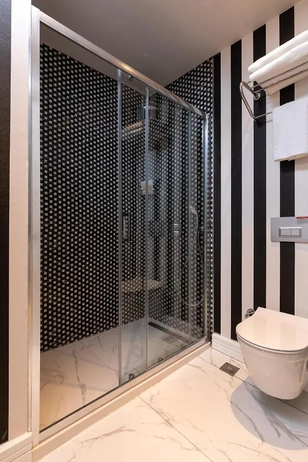 Motif Hotel Кешме