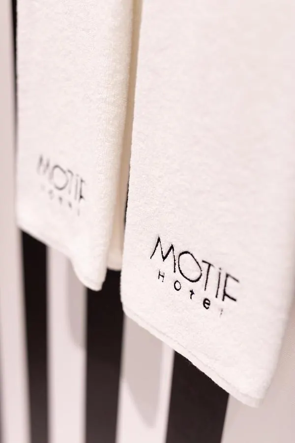 Motif Hotel Кешме