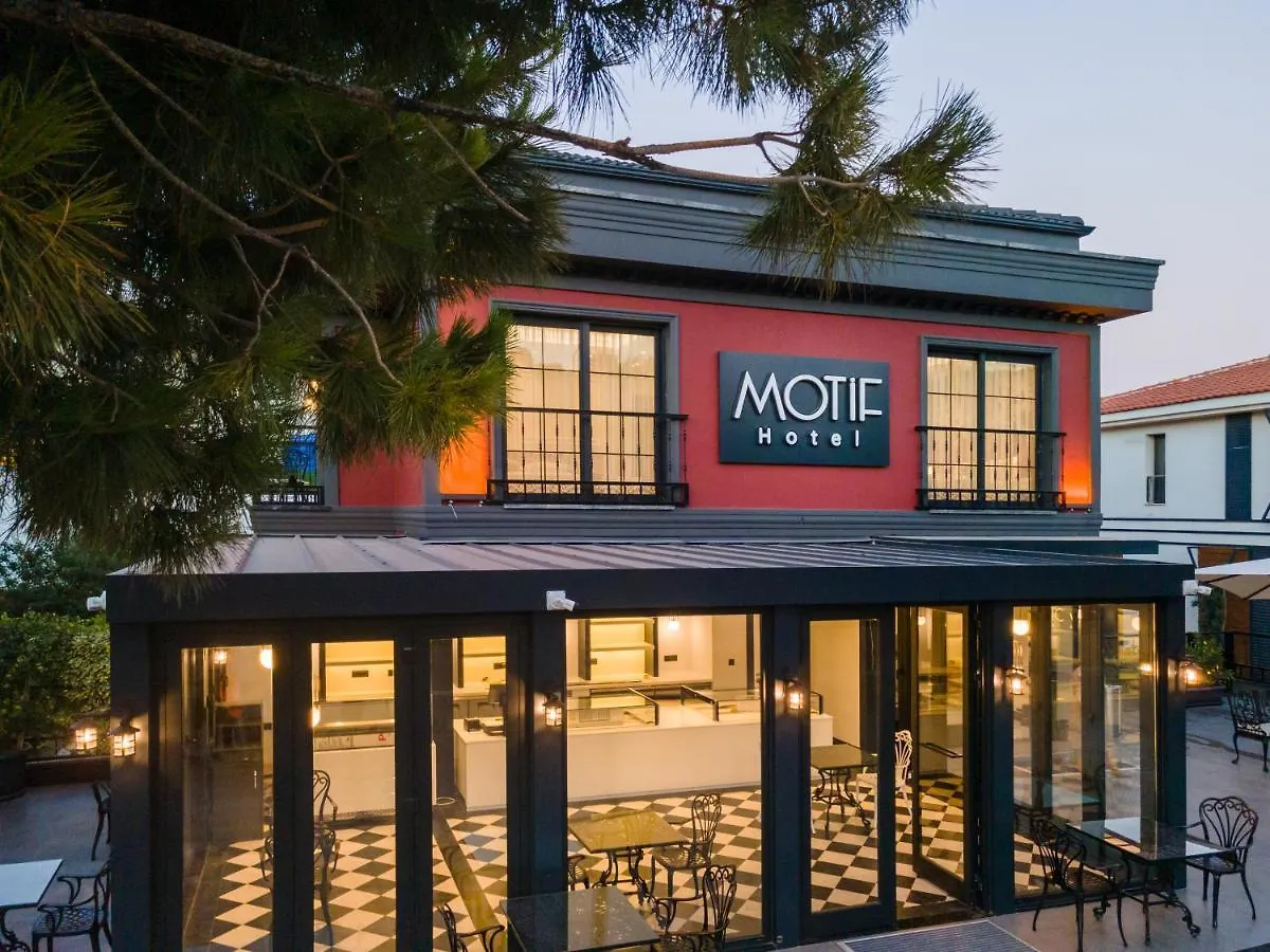 Motif Hotel Кешме