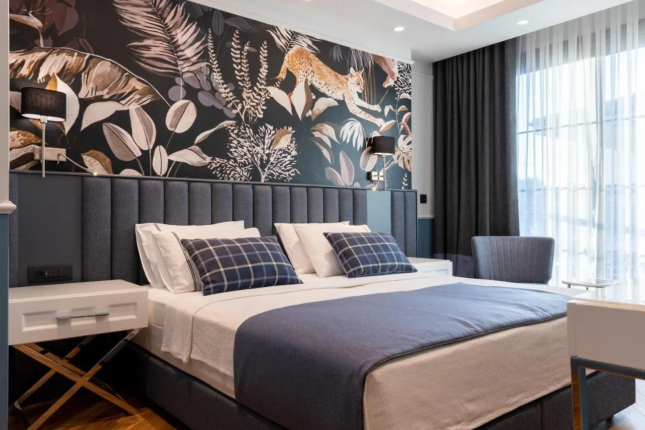 Motif Hotel Кешме
